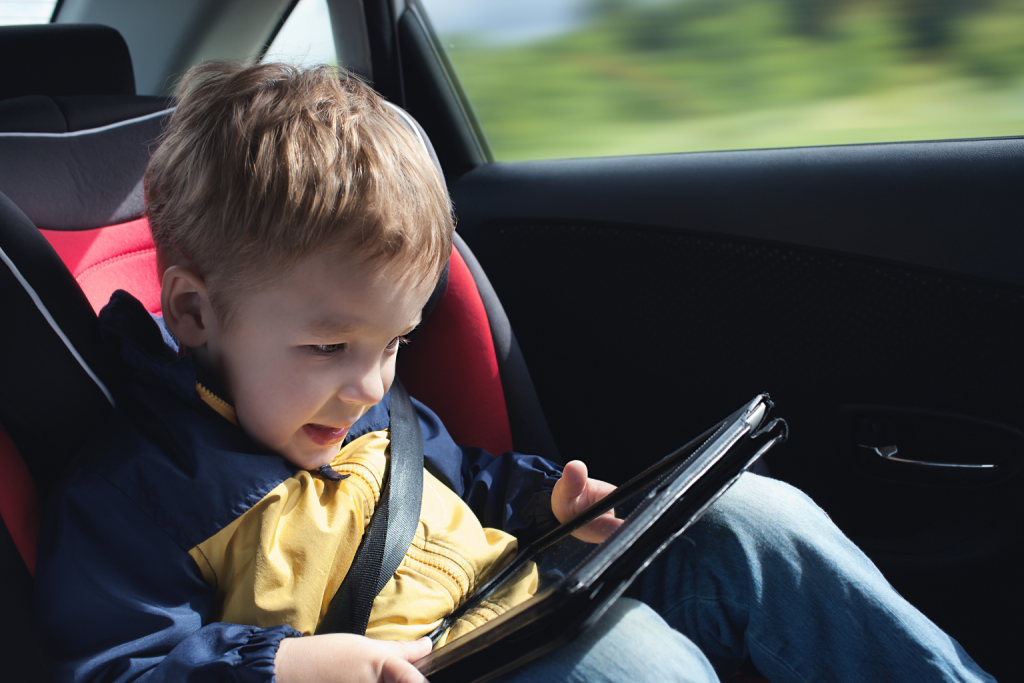 Demonstrates how storytelling apps keep kids calm and entertained without overstimulation.